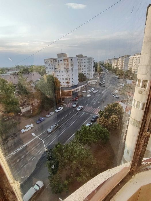 Apartament 1 cameră – 47.000 eur, negociabil, bl. Dorobantilor intersectie cu Tineretului. Se acceptă credit.