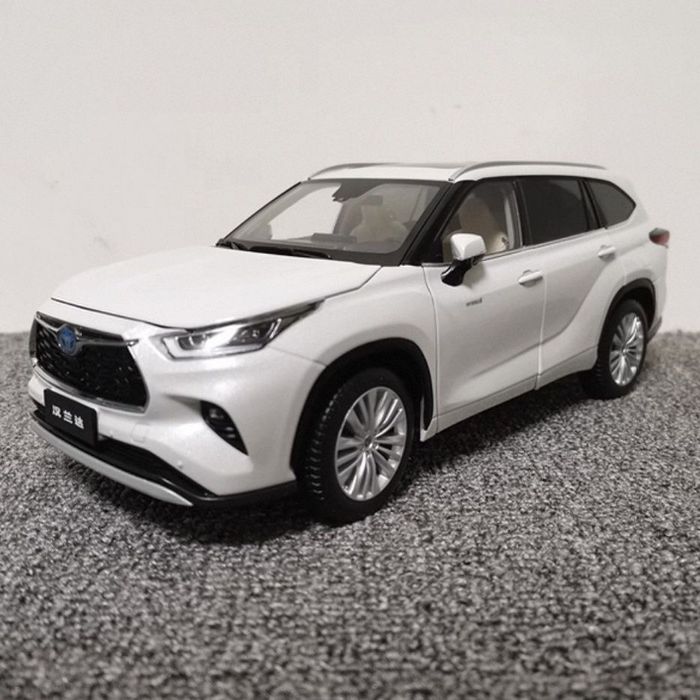 Toyota higlander hybrid 1:18 modeli birga bir(o’yinchoq)