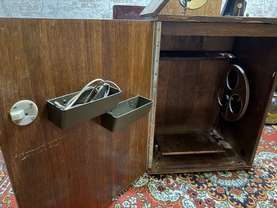 Швейная машинка тумба