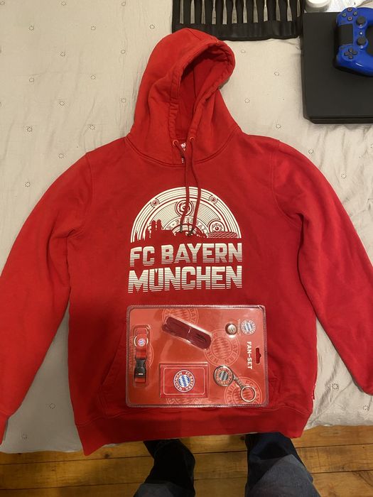 Много готино худи на FC Bayern Munich + сет мърч