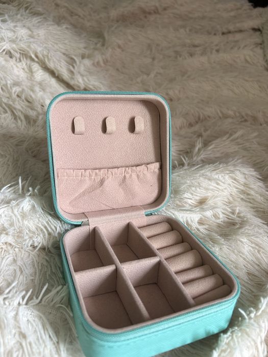 Продам шкатулку для украшений