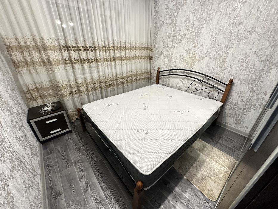 Продам кровать с матрасом 160×200
