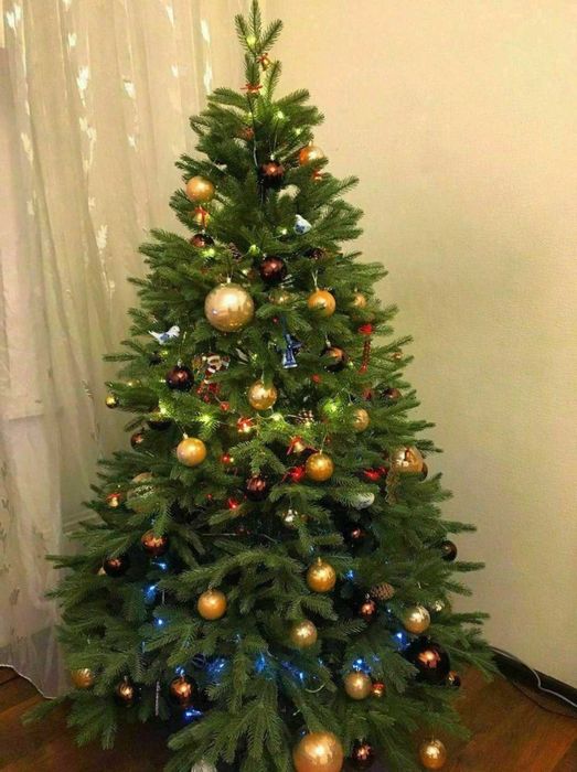 Великолепная ёлка с невероятно обоятельным силуэтом!