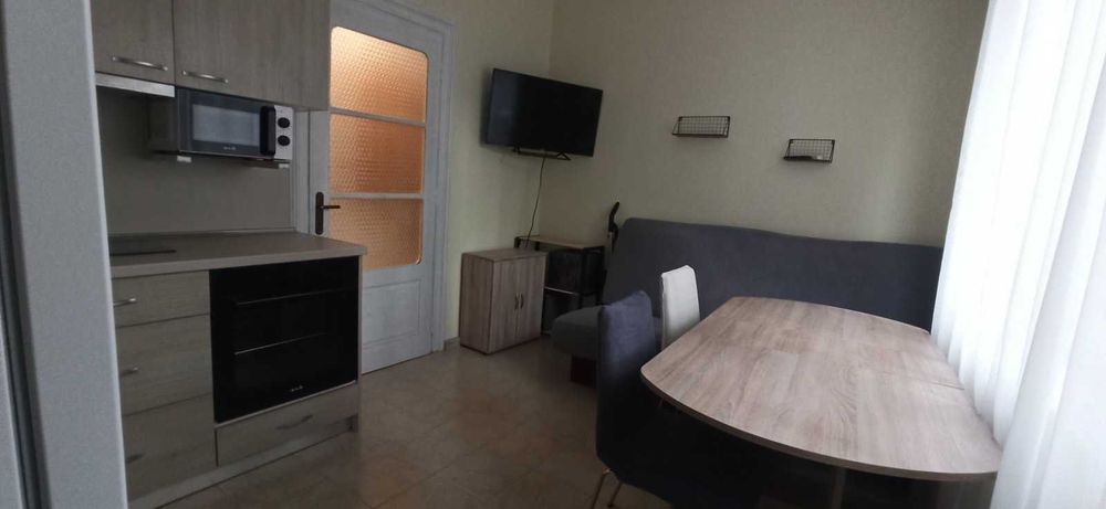 Дава се под наем Тристаен апартамент в Бургас, Център - 65 кв.м за 500 € - Снимка #3