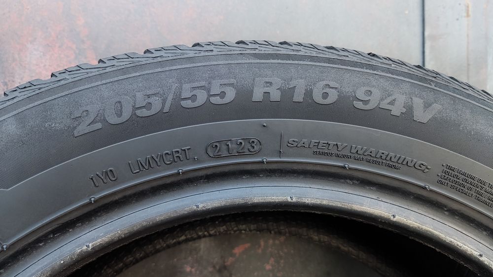 броя всесезонни гуми 205/55/16 Kumho Solus 4 Season 
dot23