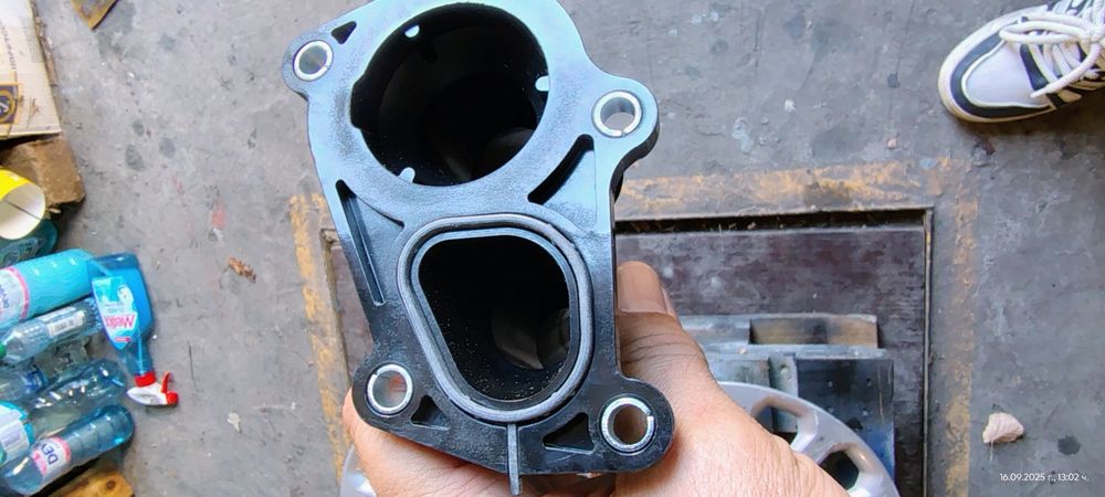 Накрайник, термостат и др. части от форд фиеста 2009 г