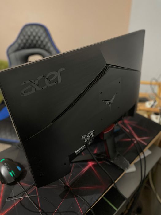 Геймърски Компютър и Геймърски Монитор