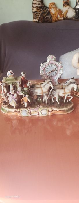 Статуята (карета) Антика. Произход Чехия. Дължина на 32 см.