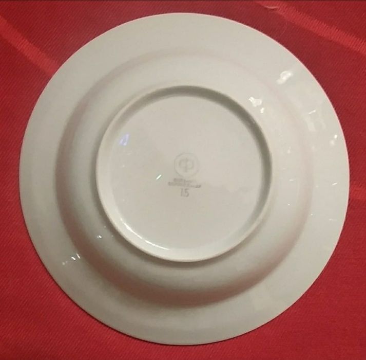 Тарелки столовые