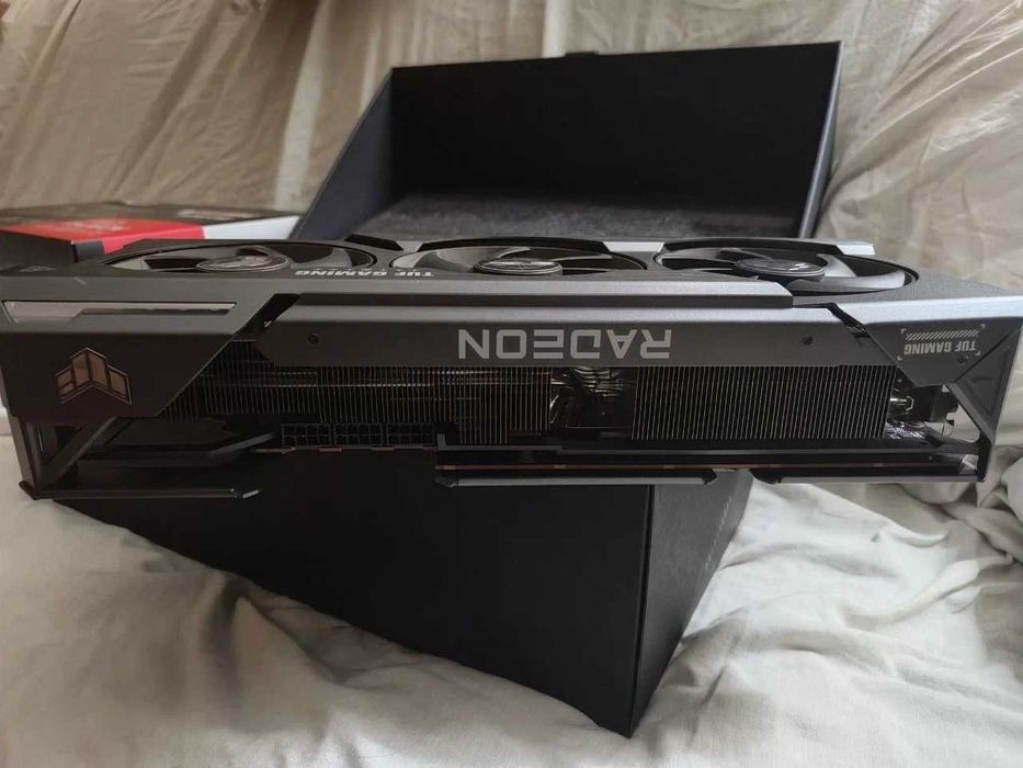 AMD Radeon Asus TUF RX 7900 XTX