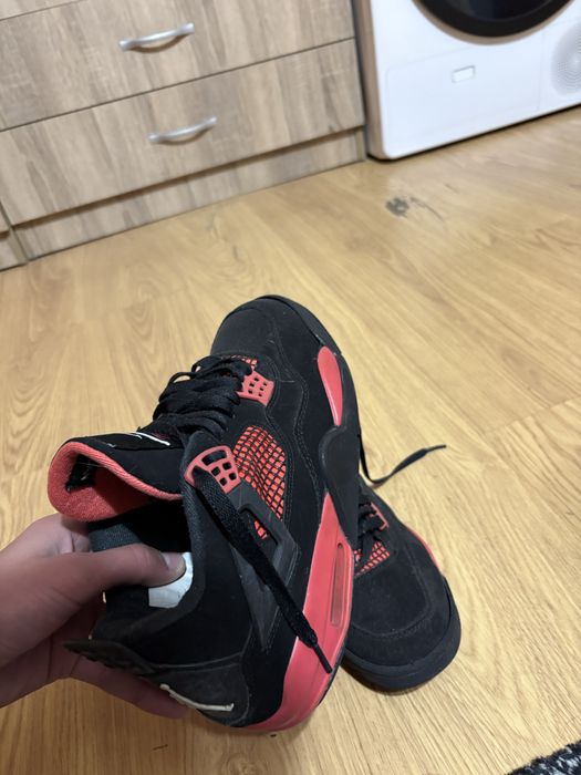 Продавам jordan 4