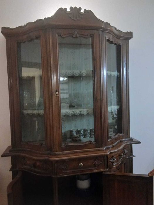 Vitrine cu Intarsie