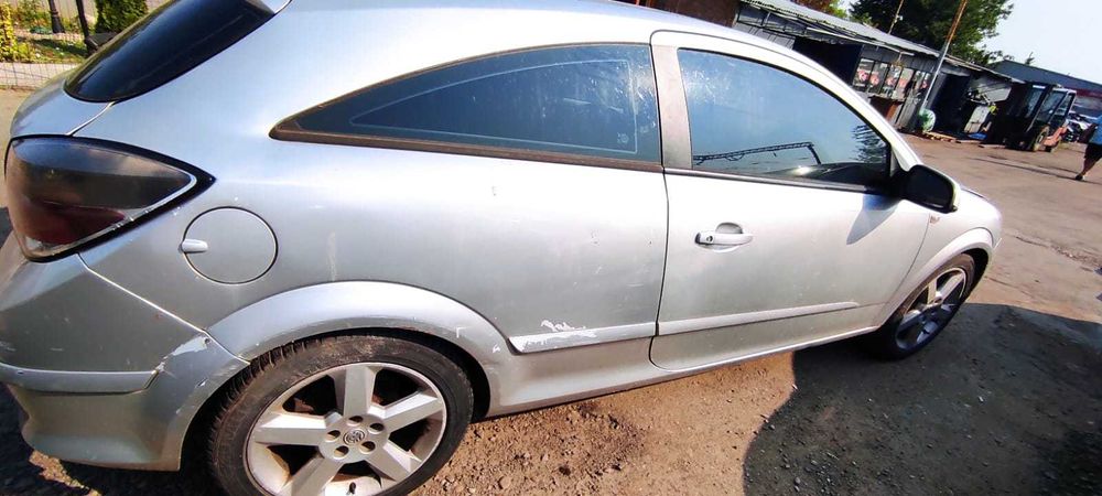 Dezmembrez Opel Astra H GTC 2006 1.6i z16xep