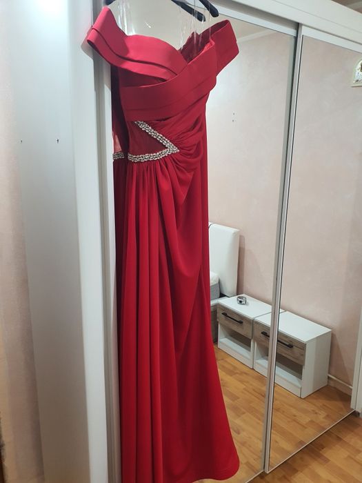 Rochie rosie cu trena nasa / ocazie / seara