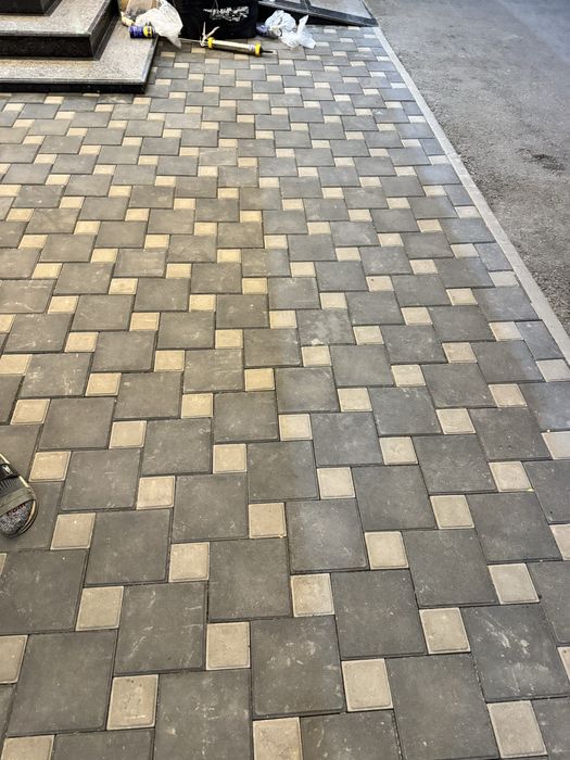 Укладка тротуарной плитки (брусчатки)