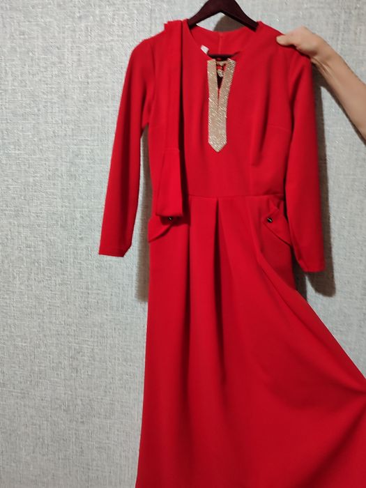 Длинное платье с пояском