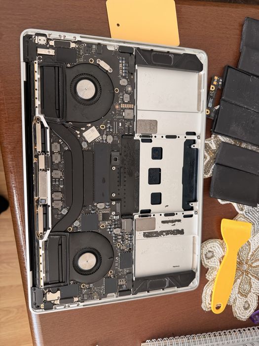 Macbook Pro 13 16RAM 512SSD