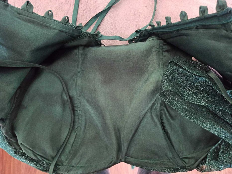 Зелена бална рокля