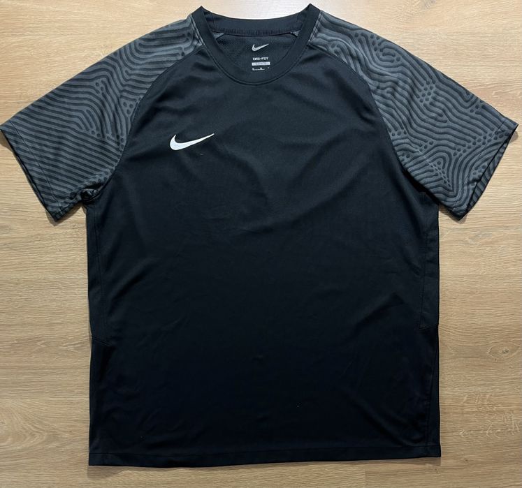 Nike Dri Fit Strike ll спортна тениска размер L-XL