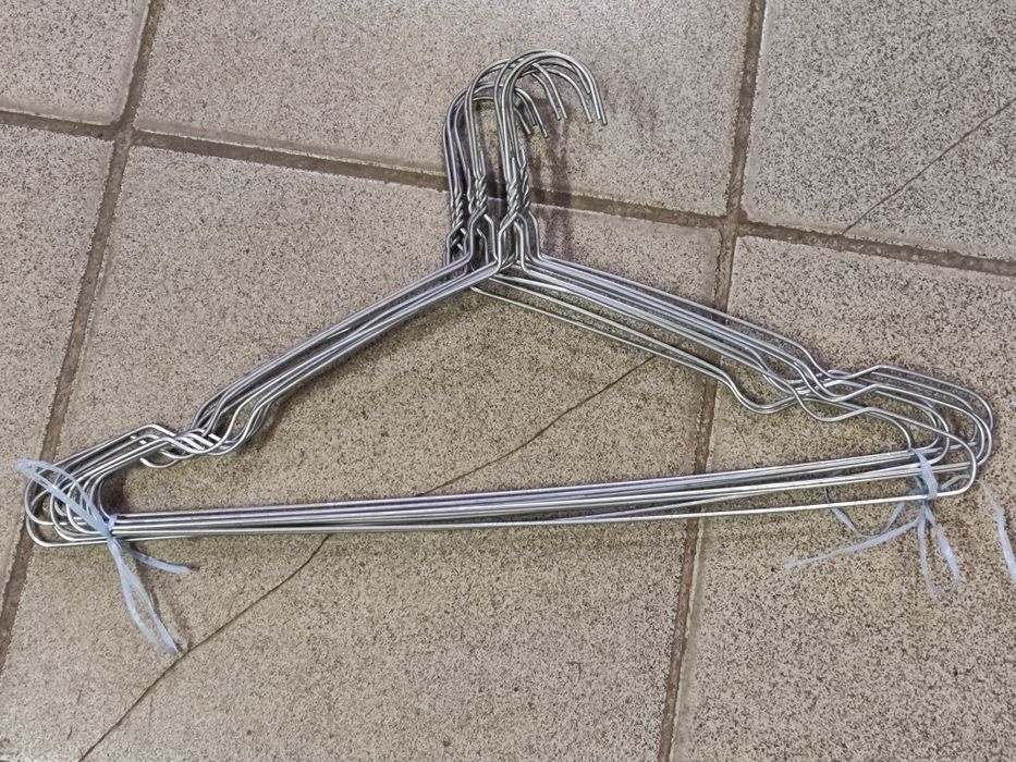 Металлические вешалки
