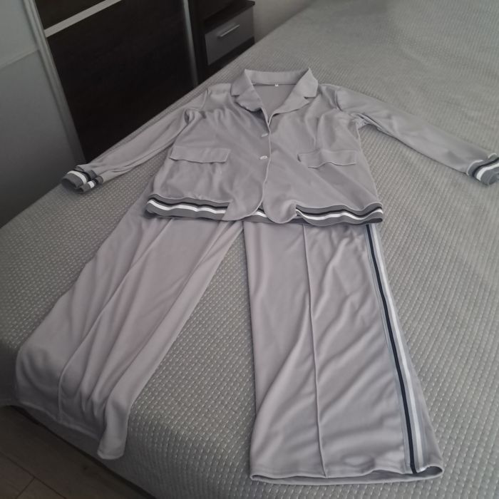 Продам костюм женский