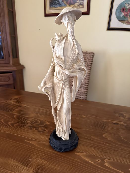 Statueta orientala rasina