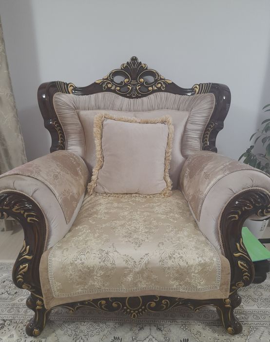 Диван гостиный отличный