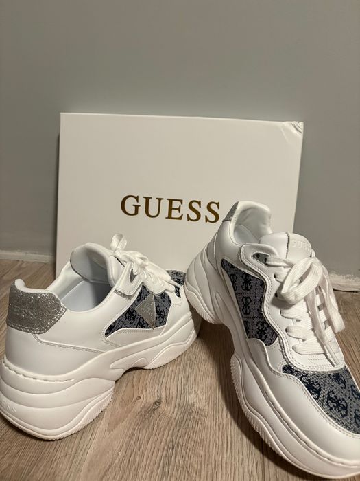 Продавам (носени въднеж). Купила съм ги за 159,9