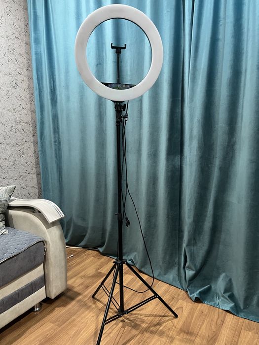 Продам кольцевую лампу