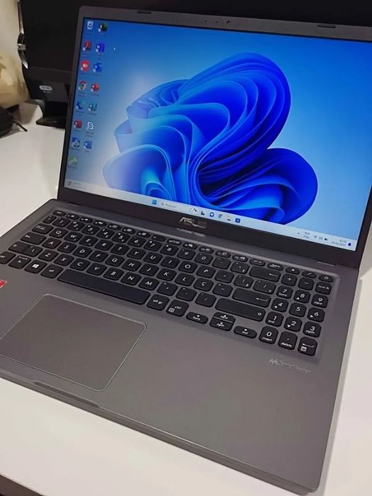 Vivobook OLED 15,6 inch amd 7520u nou sigilat garantie 12 luni.