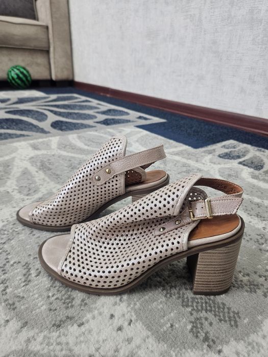 Кожанные босоножки 5000тг