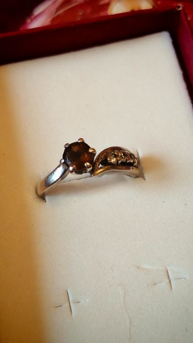 Продавам сребърни пръстени с естествен камък