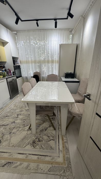 стол кухонный и стулья