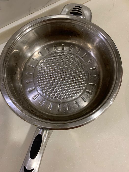 Сковородки (две штуки)