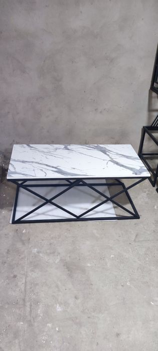 Журналний столик в стиле лофт