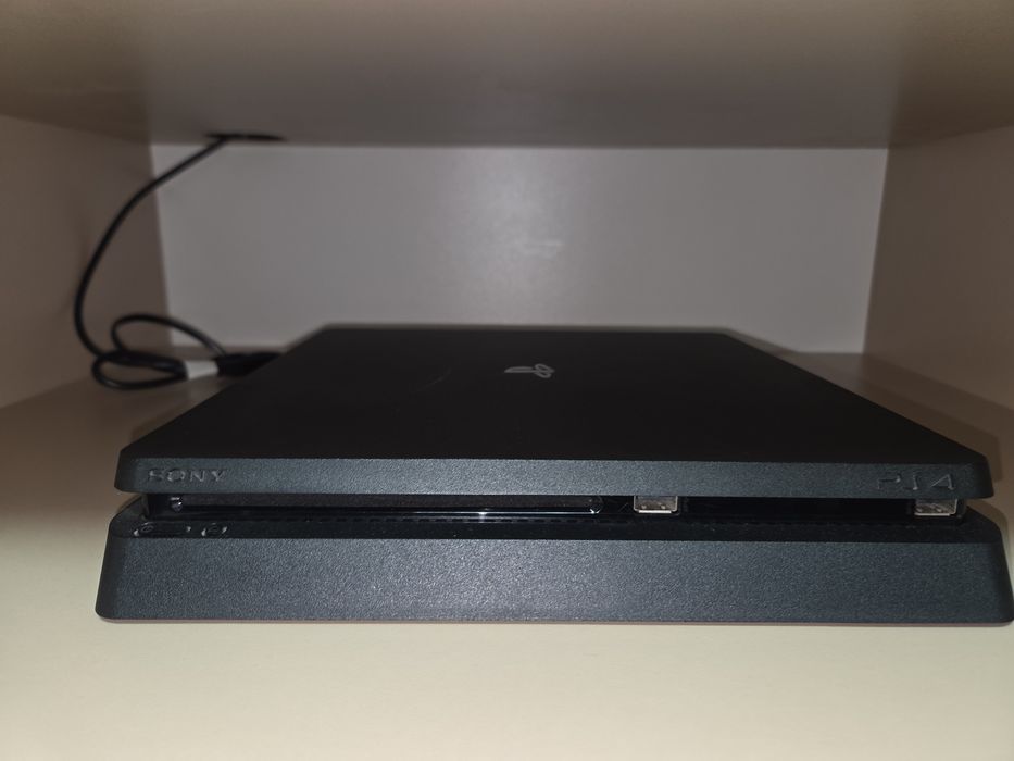 Playstation 4 slim | 500gb | 2 manete | cutie originală |