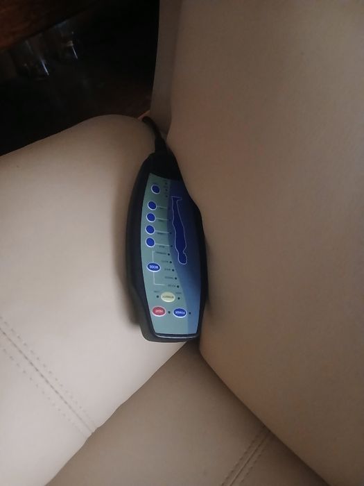 Vând fotoliu masaj, în garanție.