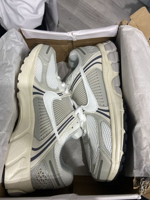 Продам  nike vomero 5