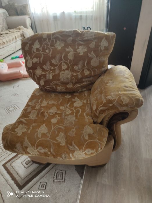 Диван и два кресла