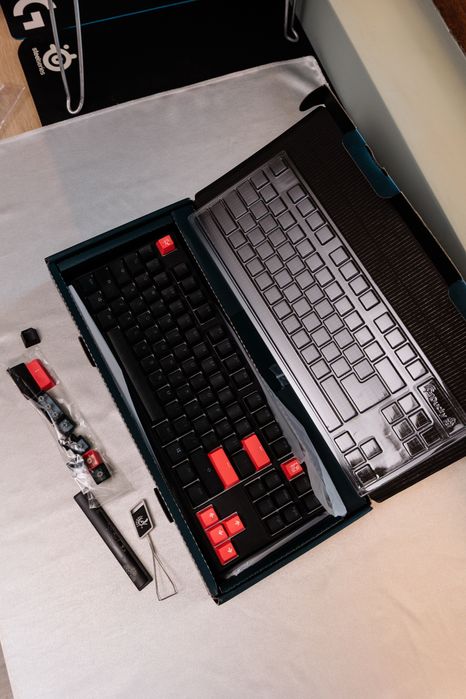 Ducky One 2 RGB TKL – механична геймърска клавиатура