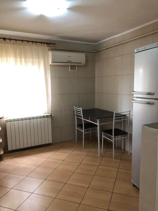 Inchiriez apartamement 3 camere etaj 1 in spate LDL SUD  OMV