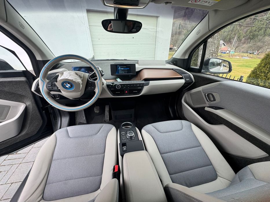 Bmw i3 usor avariat