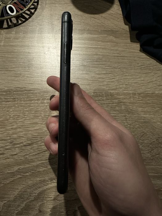 Продавам Iphone 11