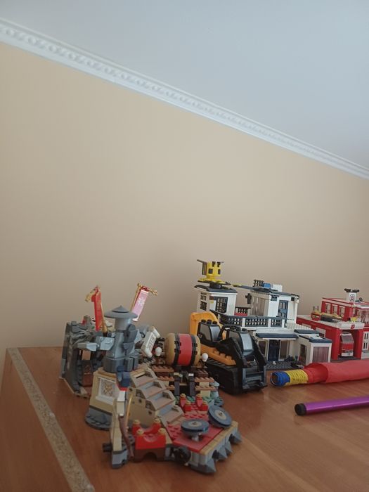 Piese Lego cu instructiuni
