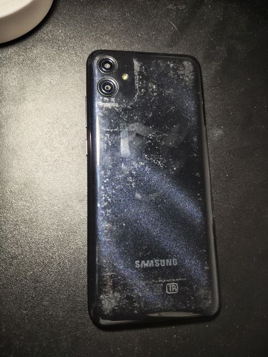 Samsung A04e телефон