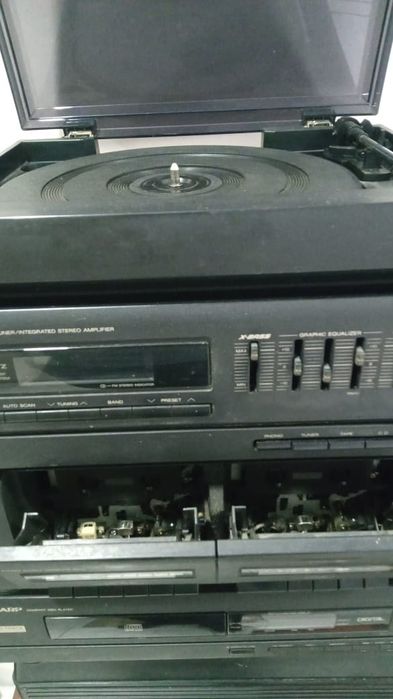 Продаю музыкальный центр