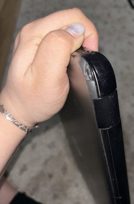 Vând laptop pentru piese (Este funcțional)