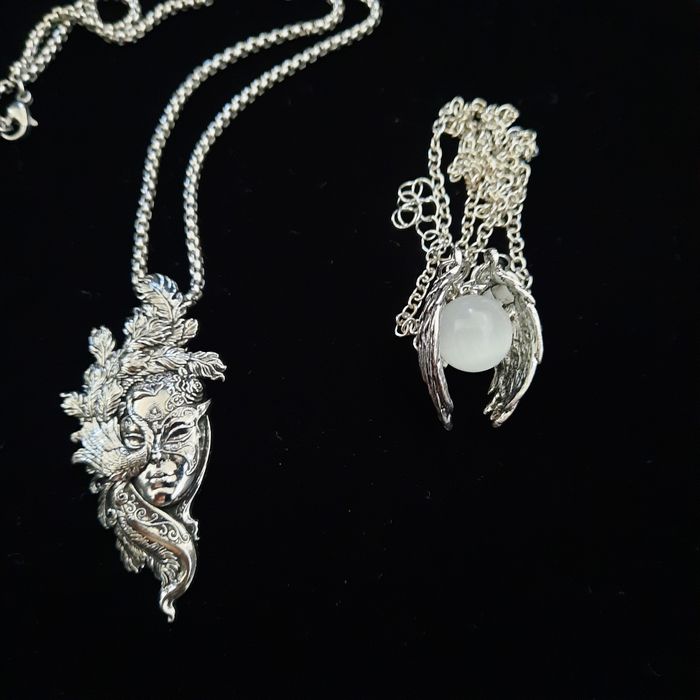 Колиета  "Кралица" и  "Криле"