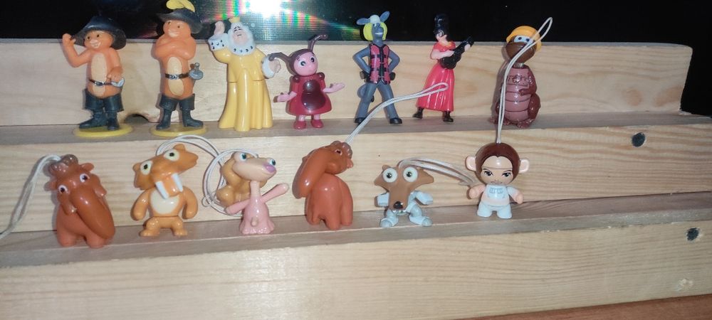 Продам киндеры разные