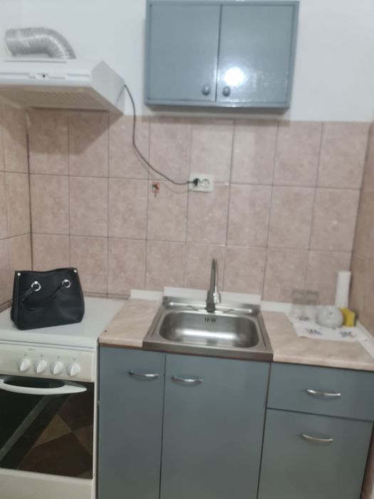 Inchiriez cameră cămin piata Nicolina